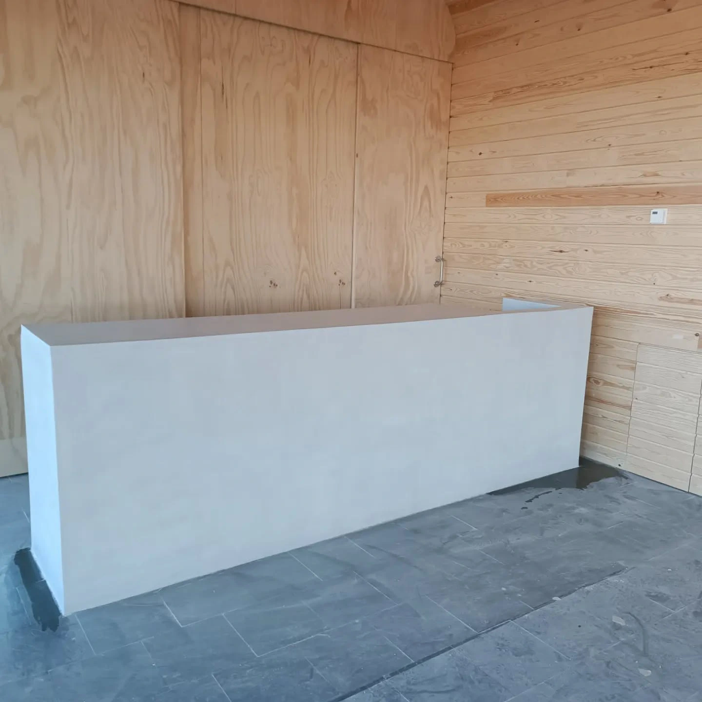 http://Microcemento%20para%20barra%20de%20bodega%20(después)